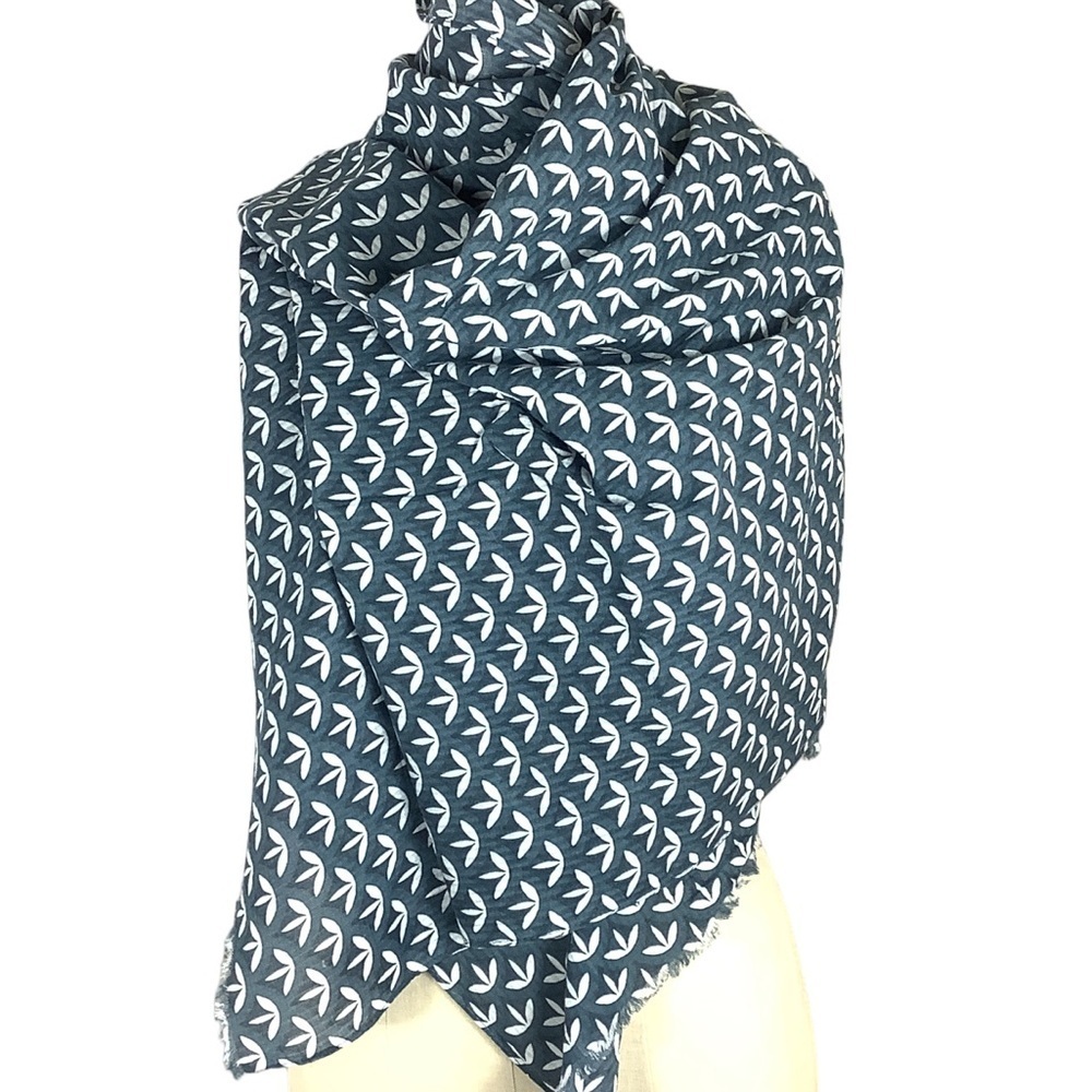 🔥BOGO Anne Taylor Factory Blue and White Patterned Scarf - Picture 2 of 2